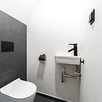 Daire Modern 2bdrm Aprtm W Cinema & 2 Bathrooms