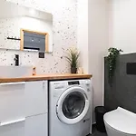Lejlighed Modern 2bdrm Aprtm W Cinema & 2 Bathrooms
