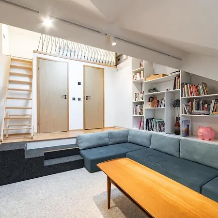 Apartment Modern 2bdrm Aprtm W Cinema & 2 Bathrooms *