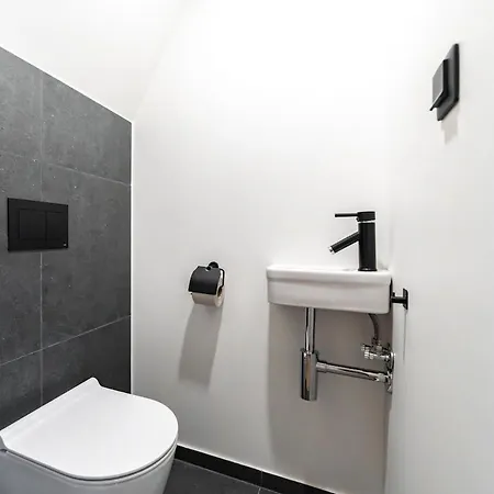 Апартаменти Modern 2bdrm Aprtm W Cinema & 2 Bathrooms