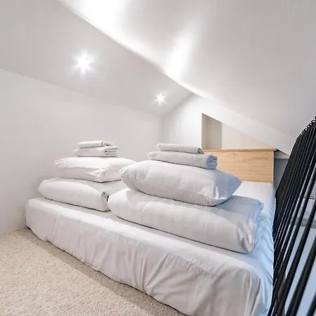 Modern 2bdrm Aprtm W Cinema & 2 Bathrooms Таллінн
