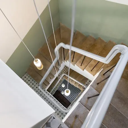 Modern 2bdrm Aprtm W Cinema & 2 Bathrooms Apartment