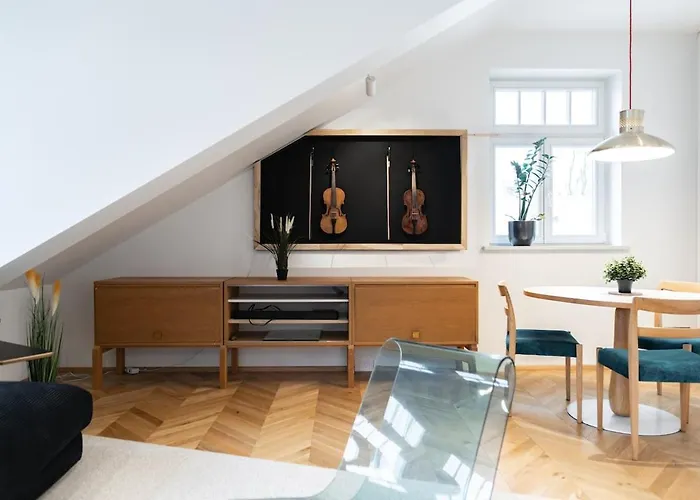 Modern 2bdrm Aprtm W Cinema & 2 Bathrooms Apartment