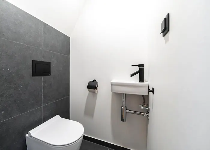 Apartment Modern 2bdrm Aprtm W Cinema & 2 Bathrooms