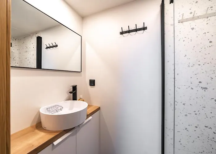 Modern 2bdrm Aprtm W Cinema & 2 Bathrooms * Reval