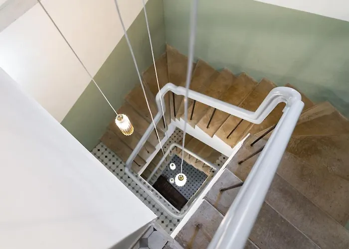 Modern 2bdrm Aprtm W Cinema & 2 Bathrooms Apartment