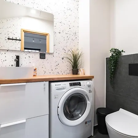 Apartment Modern 2bdrm Aprtm W Cinema & 2 Bathrooms