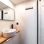 Modern 2bdrm Aprtm W Cinema & 2 Bathrooms * Tallinn